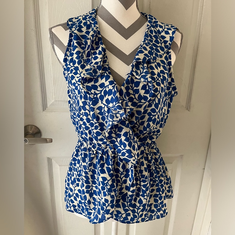 Max Studio. Women’s Sleeveless Ruffle Trim Print Blouse. New.